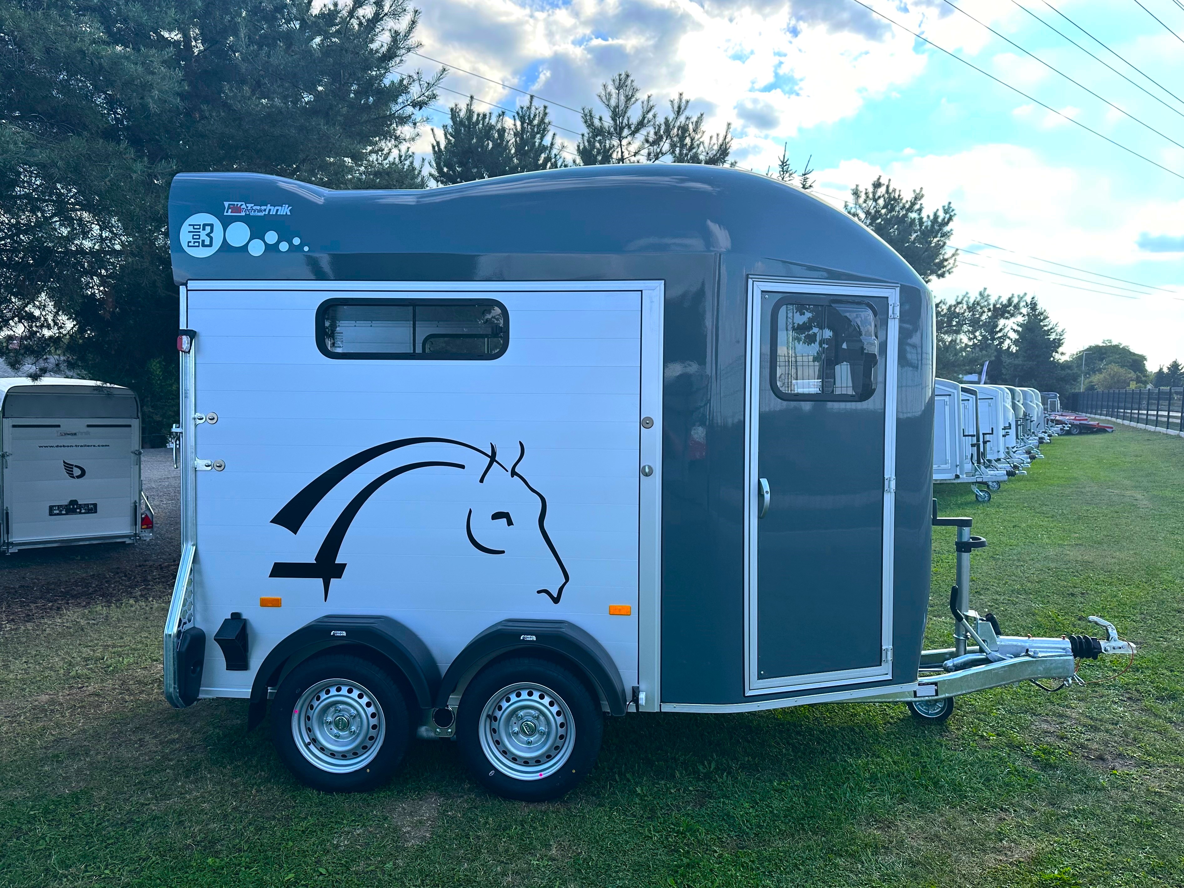 Cheval Liberte Gold 3 šedý 2